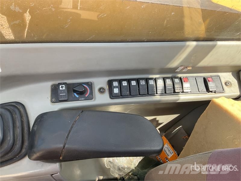 CAT TH330B Teleskoplader