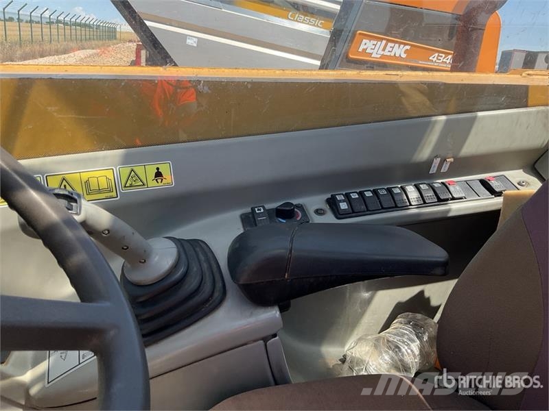 CAT TH330B Teleskoplader