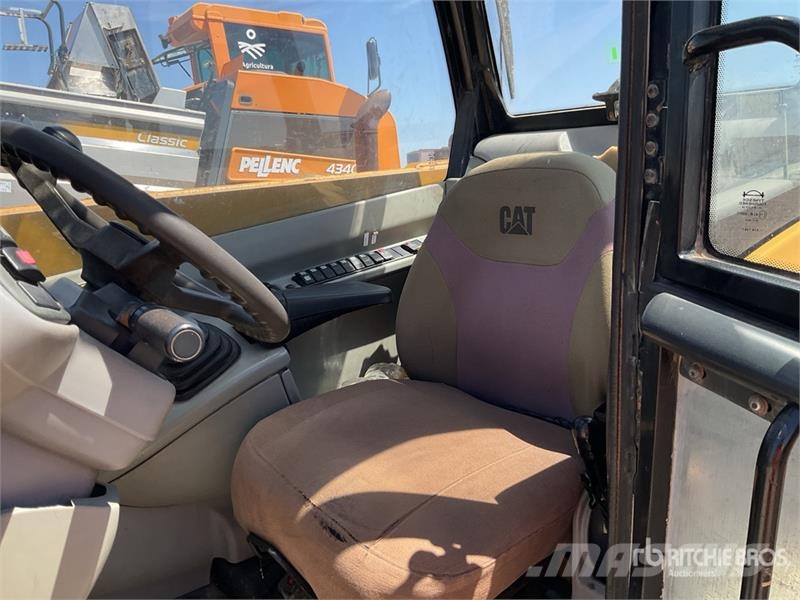 CAT TH330B Teleskoplader