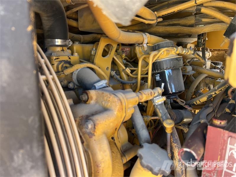  CB 534 Compacteur Tandem Vibrant Double Drum Rolle مداحل ثنائية الاسطوانة