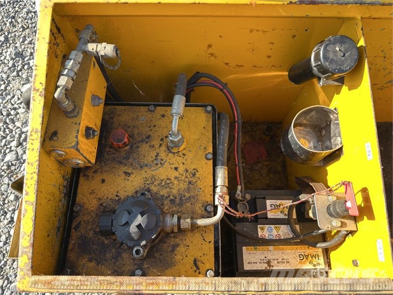 Cedima BW 300 Blasthole Drill w/ Trailer Druga oprema za vrtanje