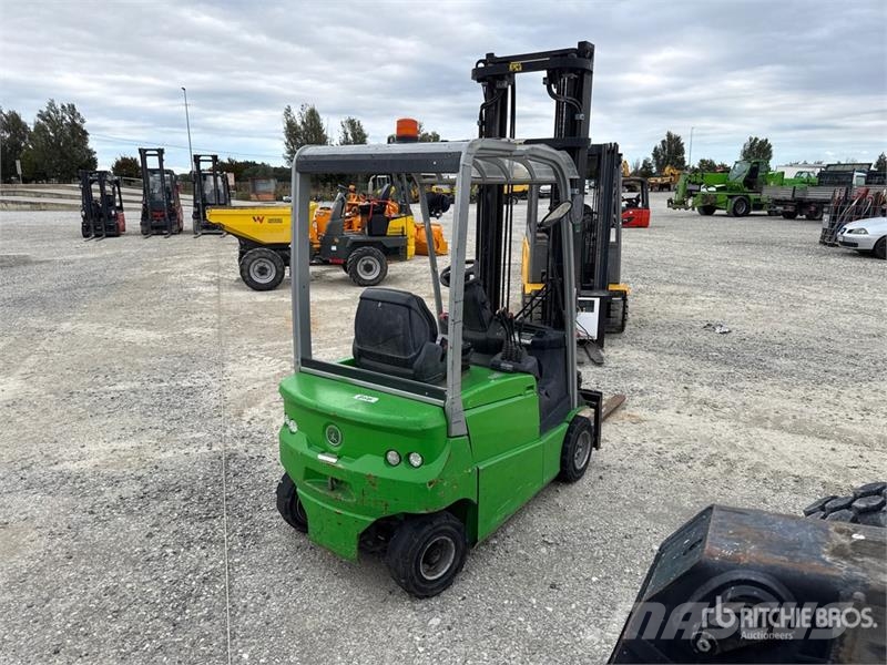 Cesab B318 Electric Forklift (Inoperable) Električni viličarji