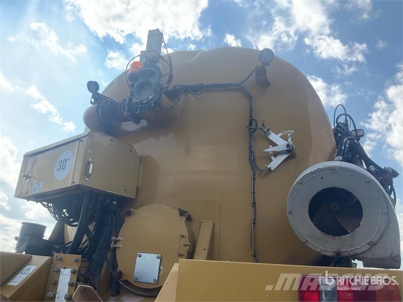 Challenger TerraGator 3244 Self-Propelled Liquid Manure Sprea Mėšlo barstytuvai