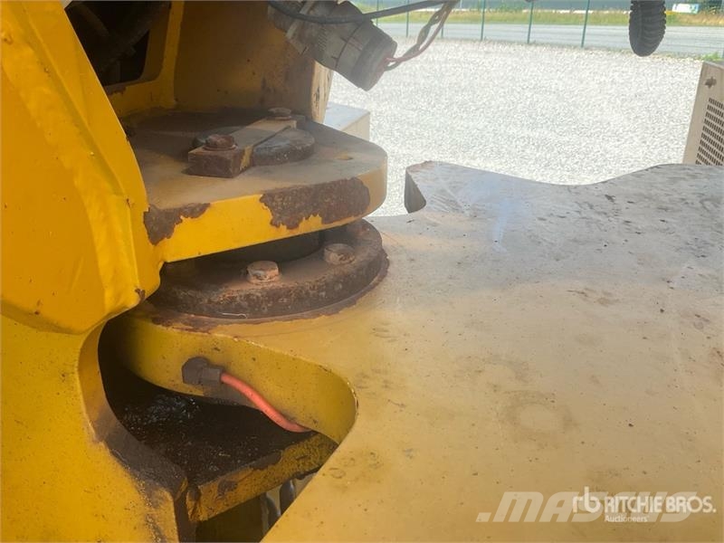 Challenger TerraGator 3244 Self-Propelled Liquid Manure Sprea Mėšlo barstytuvai