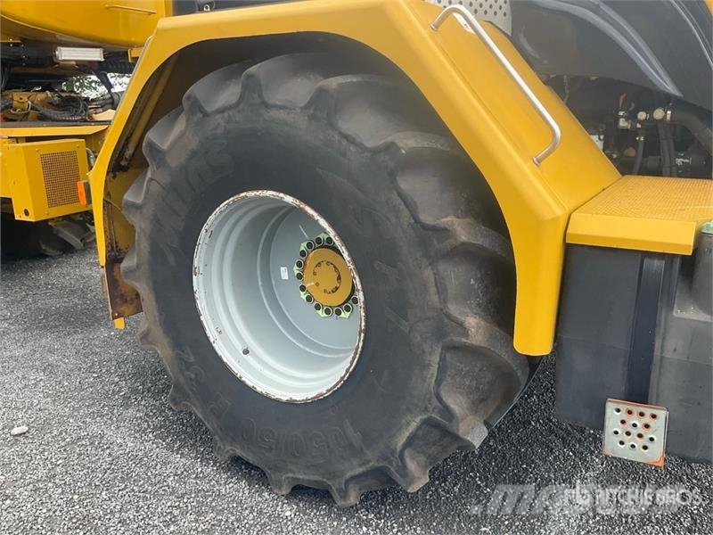 Challenger TerraGator 3244 Self-Propelled Liquid Manure Sprea Mėšlo barstytuvai