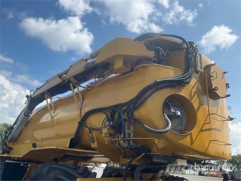 Challenger TerraGator 3244 Self-Propelled Liquid Manure Sprea Mėšlo barstytuvai