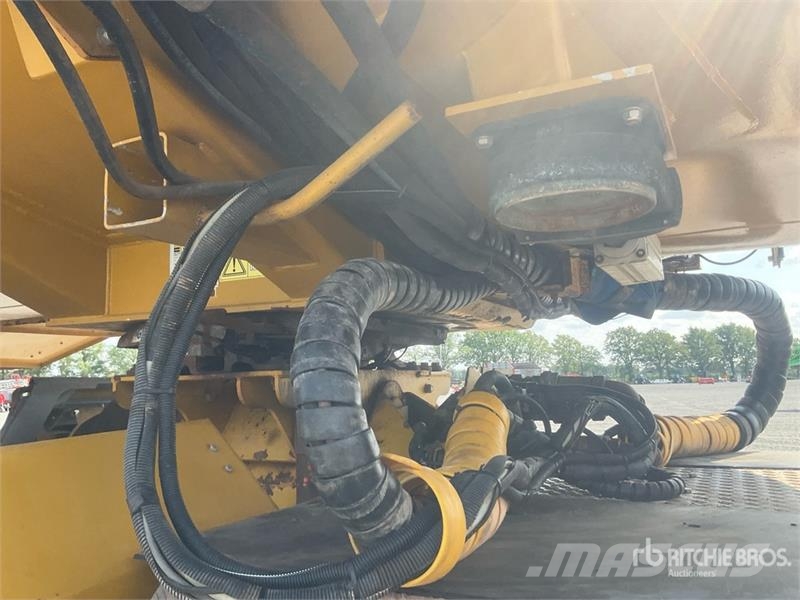 Challenger TerraGator 3244 Self-Propelled Liquid Manure Sprea Mėšlo barstytuvai
