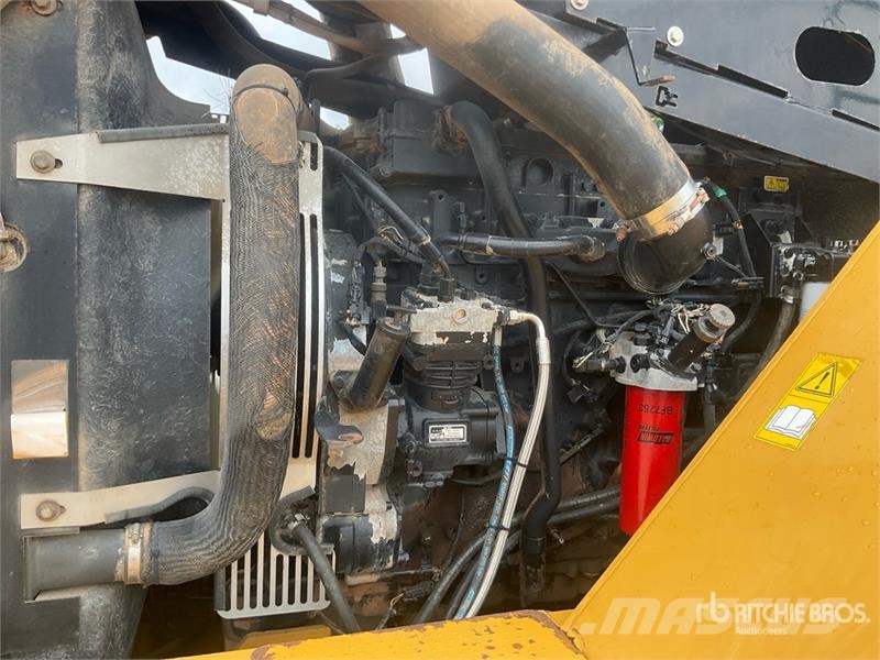 Challenger TerraGator 3244 Self-Propelled Liquid Manure Sprea Mėšlo barstytuvai