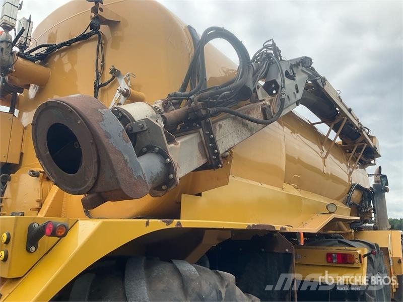 Challenger TerraGator 3244 Self-Propelled Liquid Manure Sprea Mėšlo barstytuvai