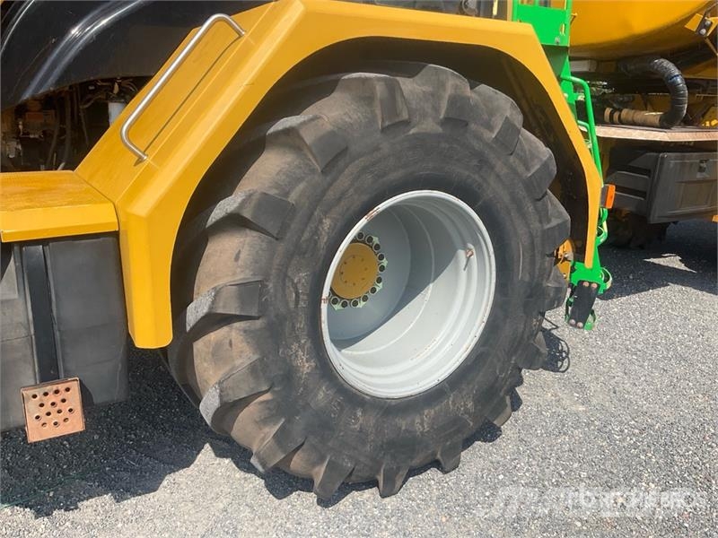 Challenger TerraGator 3244 Self-Propelled Liquid Manure Sprea Mėšlo barstytuvai