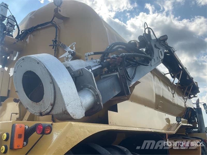 Challenger TerraGator 3244 Self-Propelled Liquid Manure Sprea Mėšlo barstytuvai