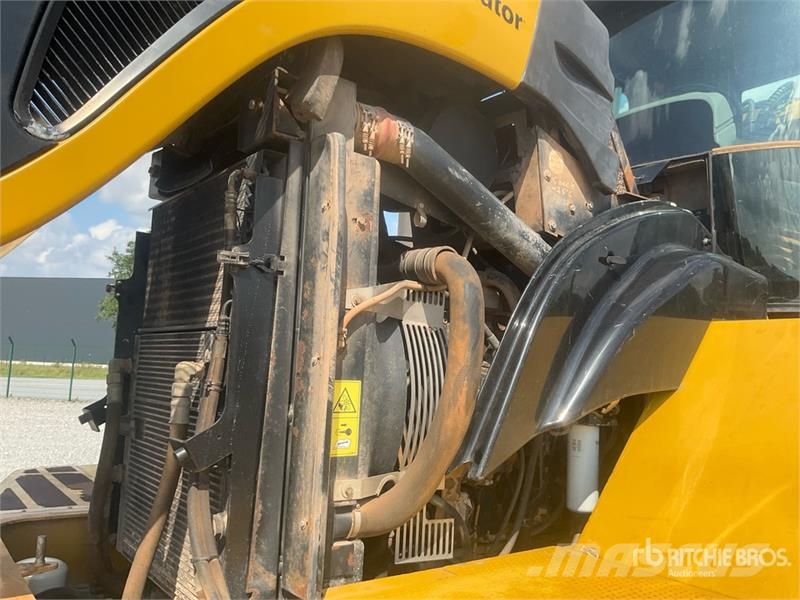 Challenger TerraGator 3244 Self-Propelled Liquid Manure Sprea Mėšlo barstytuvai
