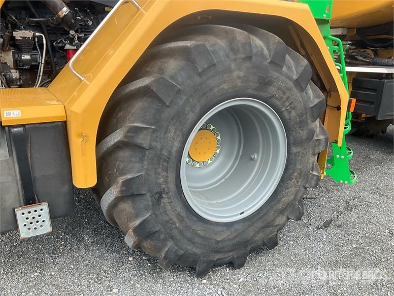 Challenger TerraGator 3244 Self-Propelled Liquid Manure Sprea Mėšlo barstytuvai