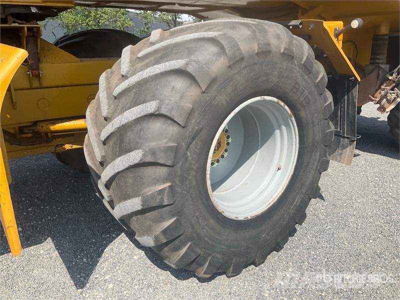 Challenger TerraGator 3244 Self-Propelled Liquid Manure Sprea Mėšlo barstytuvai