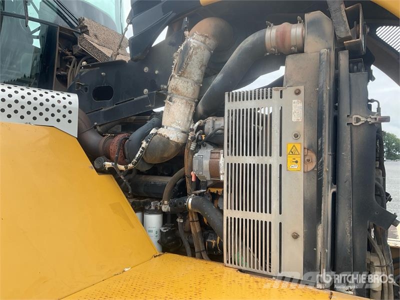 Challenger TerraGator 3244 Self-Propelled Liquid Manure Sprea Mėšlo barstytuvai