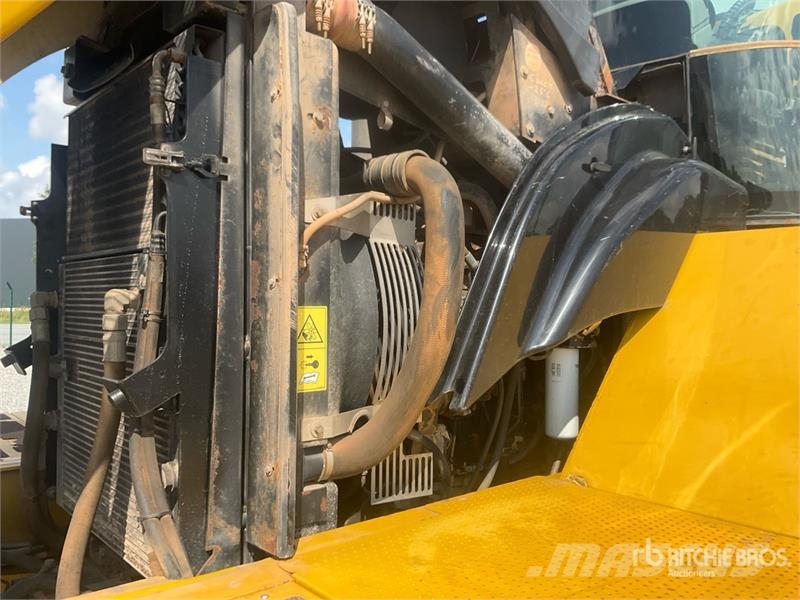 Challenger TerraGator 3244 Self-Propelled Liquid Manure Sprea Mėšlo barstytuvai
