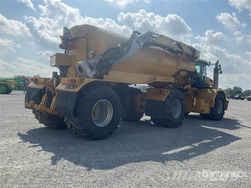 Challenger TerraGator 3244 Self-Propelled Liquid Manure Sprea Mėšlo barstytuvai