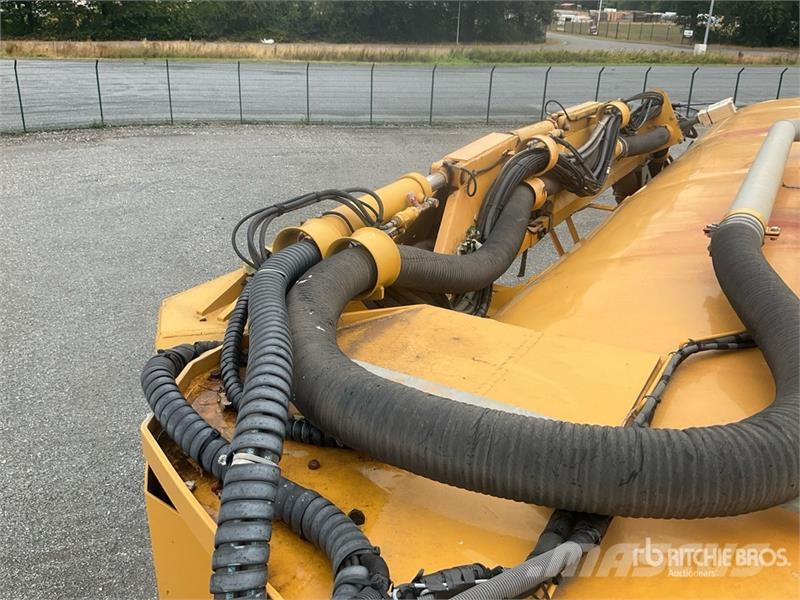 Challenger TerraGator 3244 Self-Propelled Liquid Manure Sprea Mėšlo barstytuvai