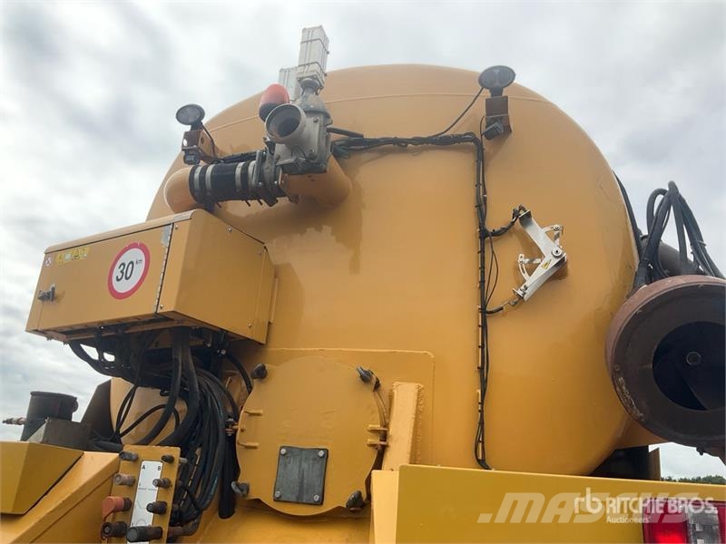 Challenger TerraGator 3244 Self-Propelled Liquid Manure Sprea Mėšlo barstytuvai