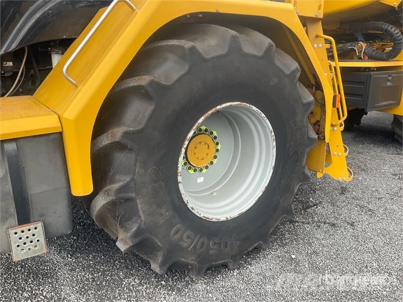 Challenger TerraGator 3244 Self-Propelled Liquid Manure Sprea Mėšlo barstytuvai