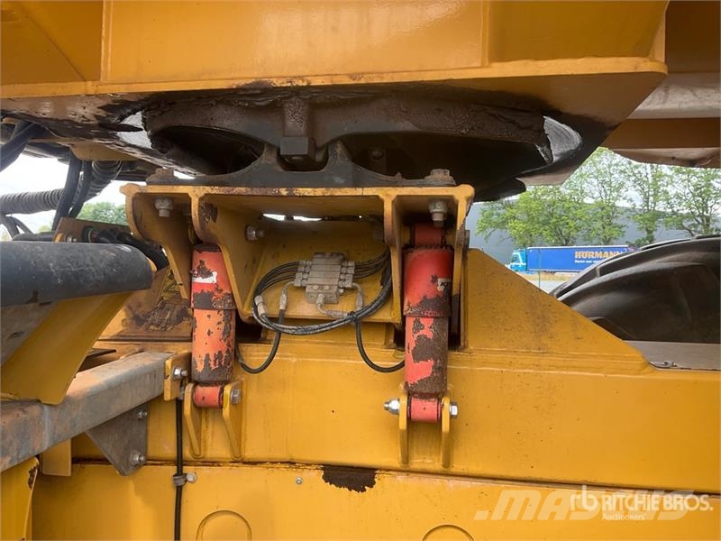 Challenger TerraGator 3244 Self-Propelled Liquid Manure Sprea Mėšlo barstytuvai