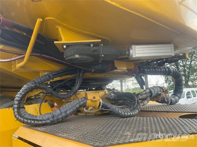 Challenger TerraGator 3244 Self-Propelled Liquid Manure Sprea Mėšlo barstytuvai