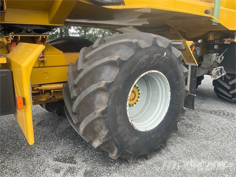 Challenger TerraGator 3244 Self-Propelled Liquid Manure Sprea Mėšlo barstytuvai