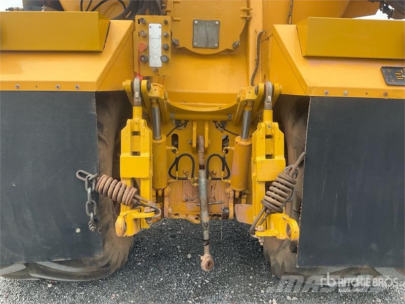 Challenger TerraGator 3244 Self-Propelled Liquid Manure Sprea Mėšlo barstytuvai