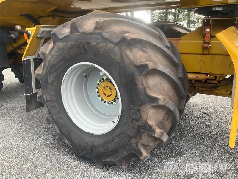 Challenger TerraGator 3244 Self-Propelled Liquid Manure Sprea Mėšlo barstytuvai
