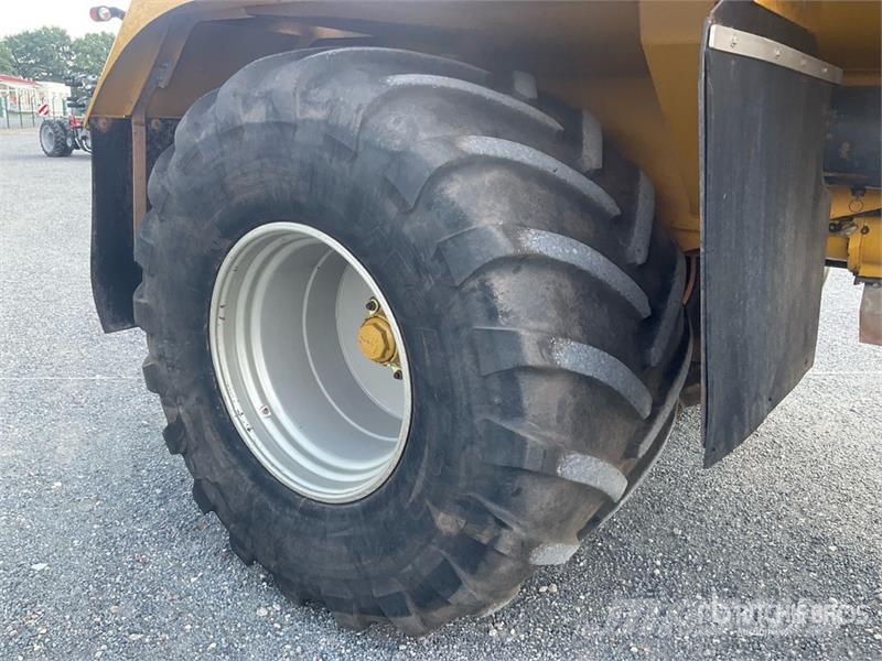 Challenger TerraGator 3244 Self-Propelled Liquid Manure Sprea Mėšlo barstytuvai