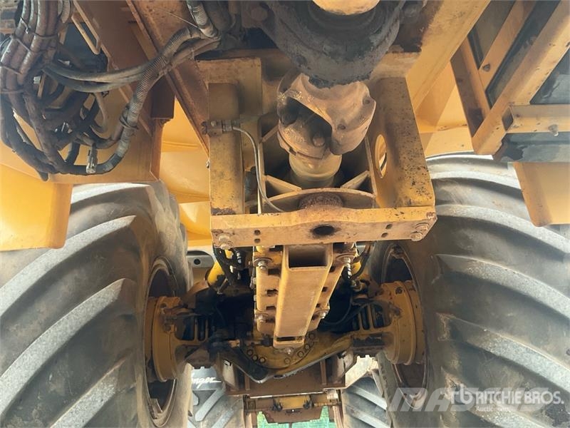 Challenger TerraGator 3244 Self-Propelled Liquid Manure Sprea Mėšlo barstytuvai