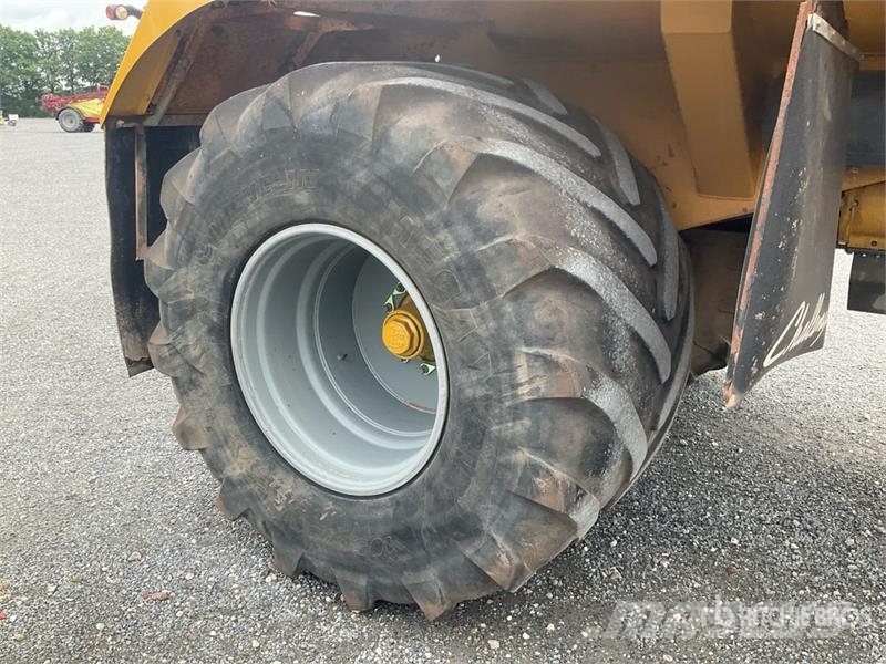 Challenger TerraGator 3244 Self-Propelled Liquid Manure Sprea Mėšlo barstytuvai