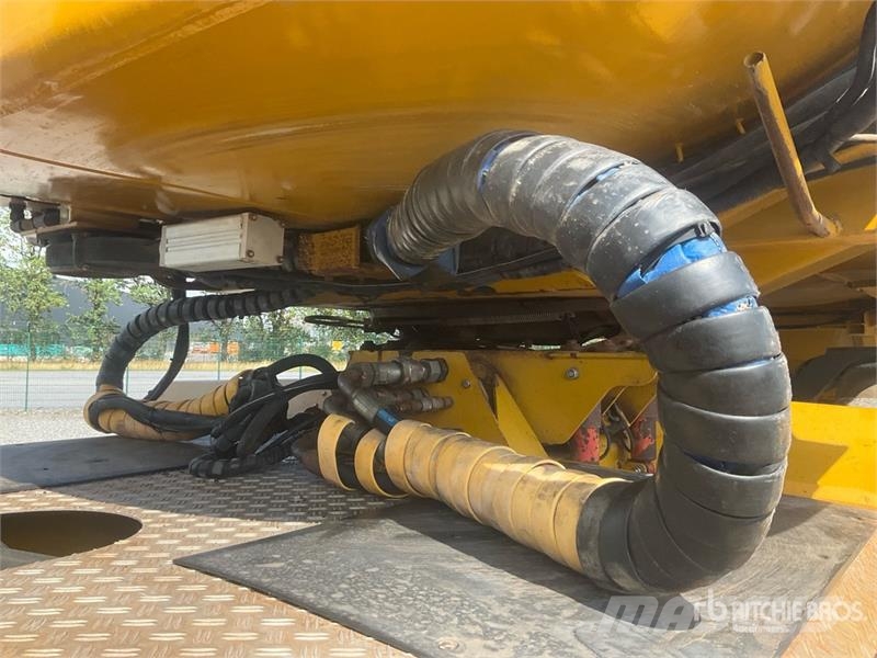 Challenger TerraGator 3244 Self-Propelled Liquid Manure Sprea Mėšlo barstytuvai