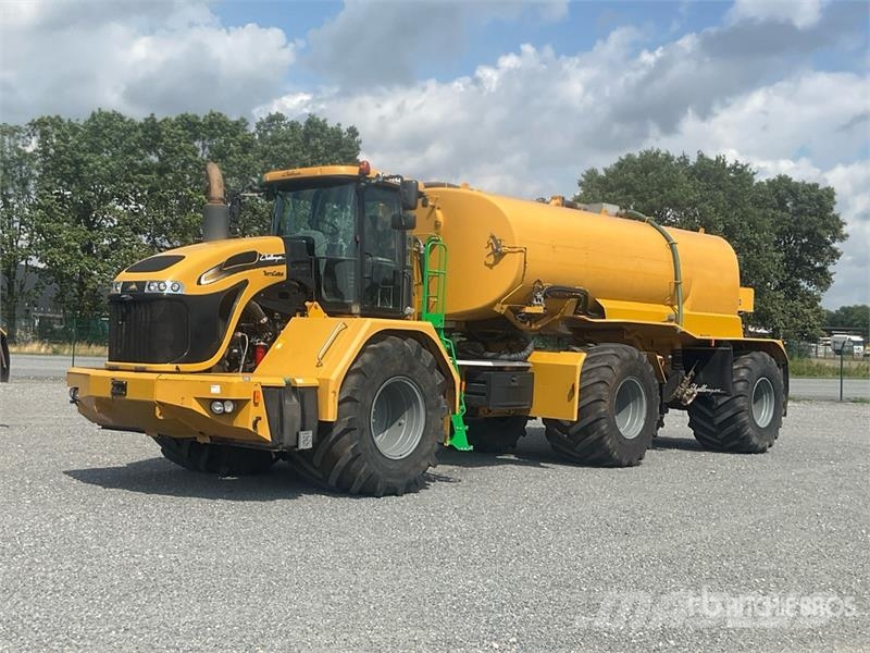 Challenger TerraGator 3244 Self-Propelled Liquid Manure Sprea Mėšlo barstytuvai