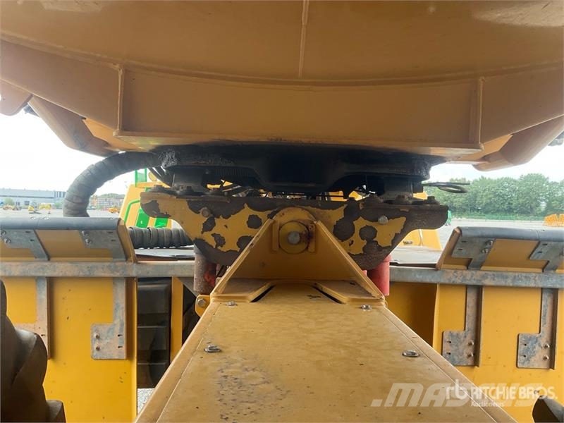 Challenger TerraGator 3244 Self-Propelled Liquid Manure Sprea Mėšlo barstytuvai
