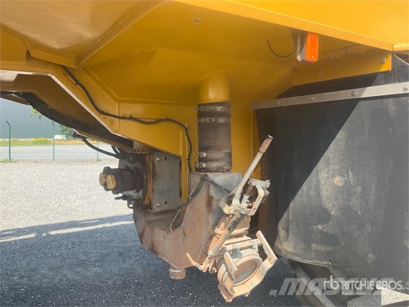 Challenger TerraGator 3244 Self-Propelled Liquid Manure Sprea Mėšlo barstytuvai