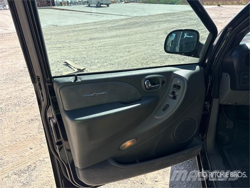 Chrysler Grand Voyager 6 Passenger Van Panel vanlar