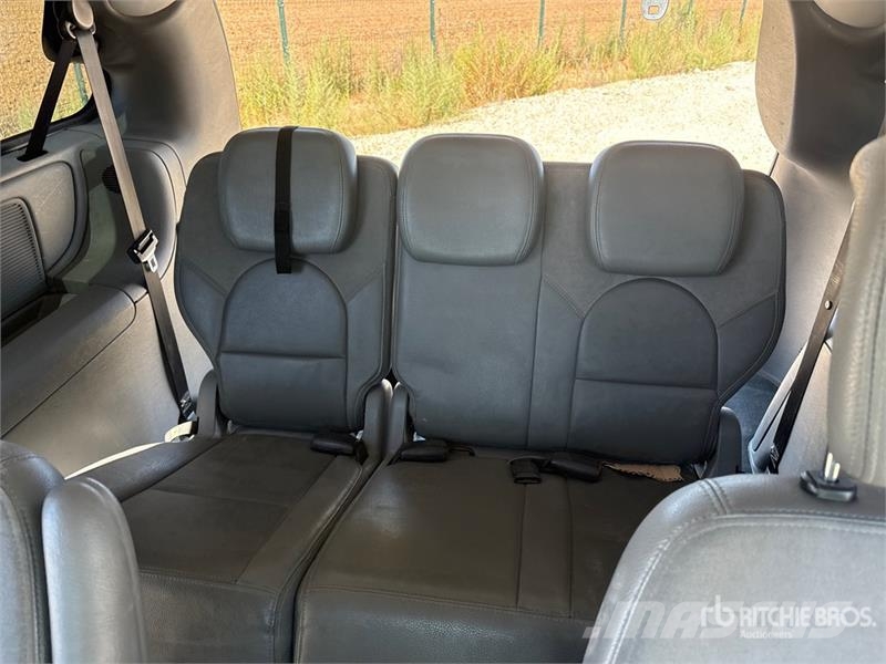 Chrysler Grand Voyager 6 Passenger Van Panel vanlar