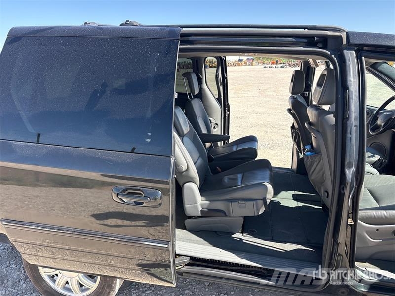 Chrysler Grand Voyager 6 Passenger Van Panel vanlar