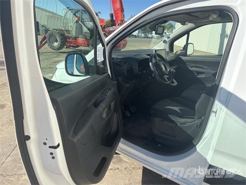 Citroën Berlingo Vehicule Utilitaire Cargo Van Transporterek