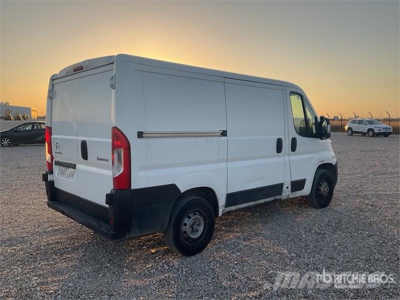 Citroën Jumper Cargo Van شاحنة مقفلة