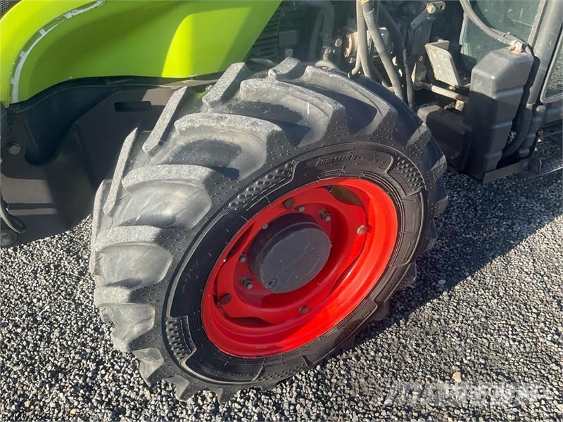 CLAAS 240F Nexos 4WD Tractor Traktoren