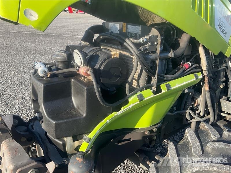 CLAAS 240F Nexos 4WD Tractor Traktoren