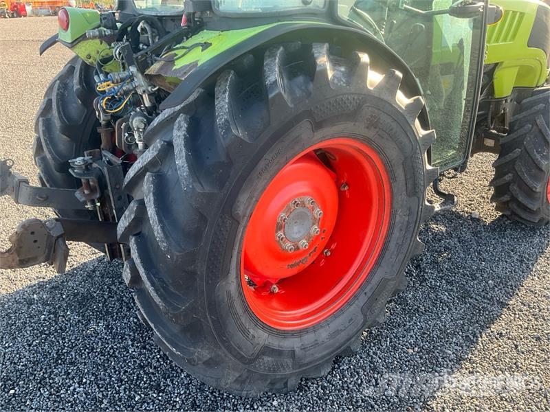 CLAAS 240F Nexos 4WD Tractor Traktoren