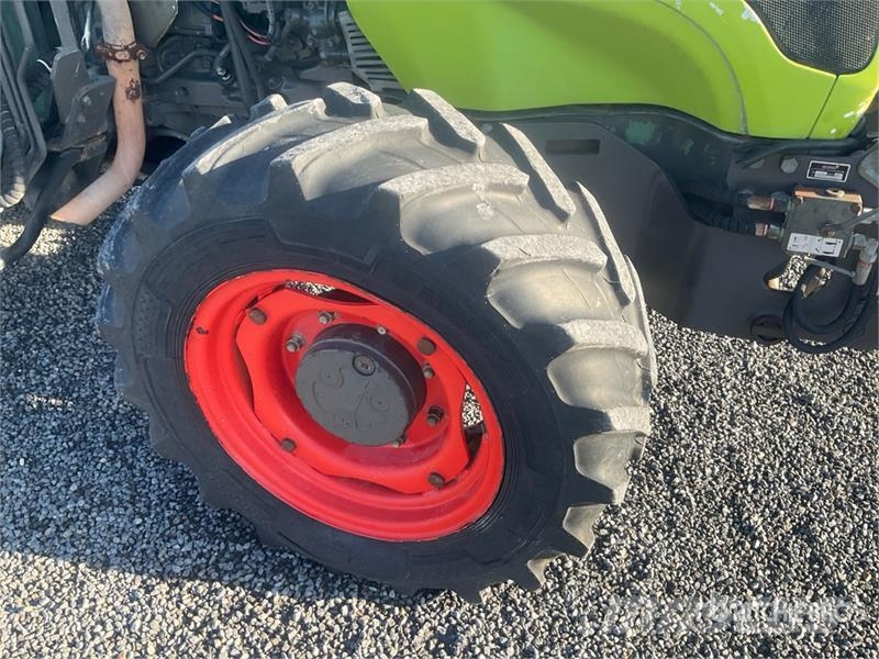 CLAAS 240F Nexos 4WD Tractor Traktoren