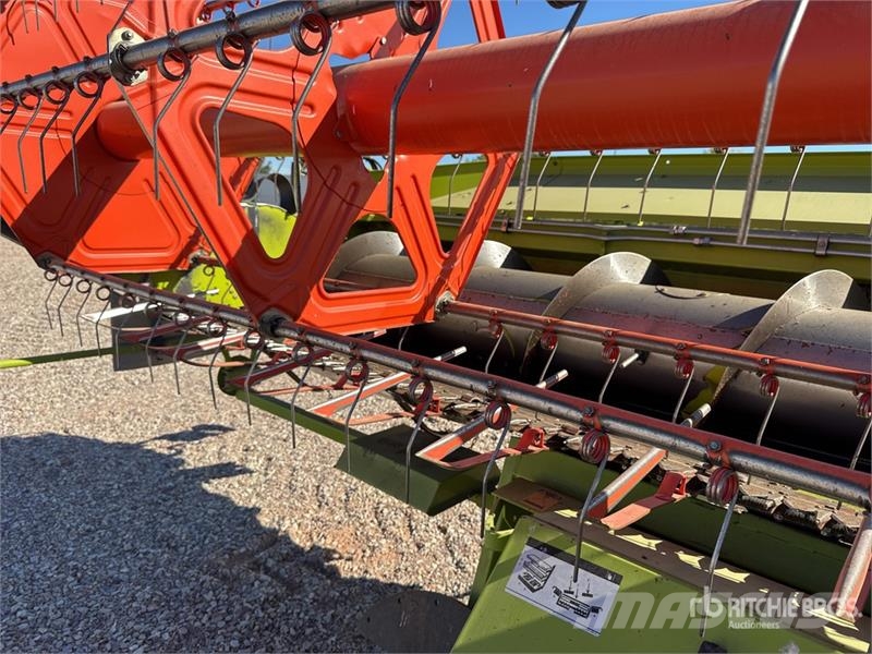 CLAAS 570 C Moissonneuse-Batteuse Combine Harvester Kombinované zberacie stroje