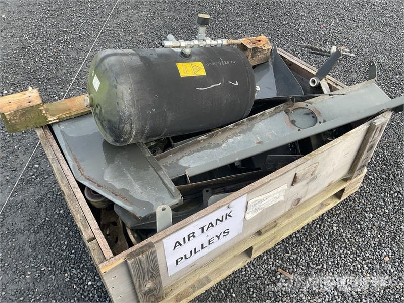 CLAAS 6000 Series (C84) Air tank and pulleys 기타 부품