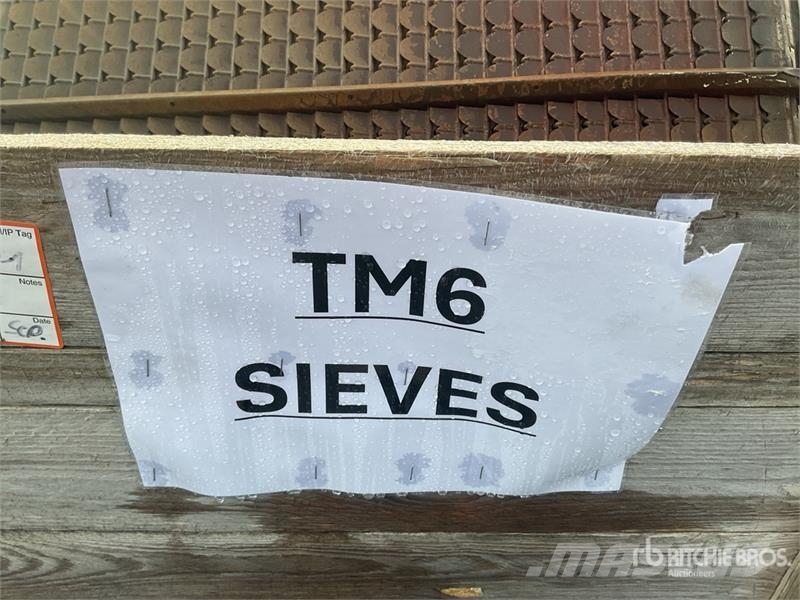CLAAS 6000 Series (C84) TM6 Sieves 기타 부품