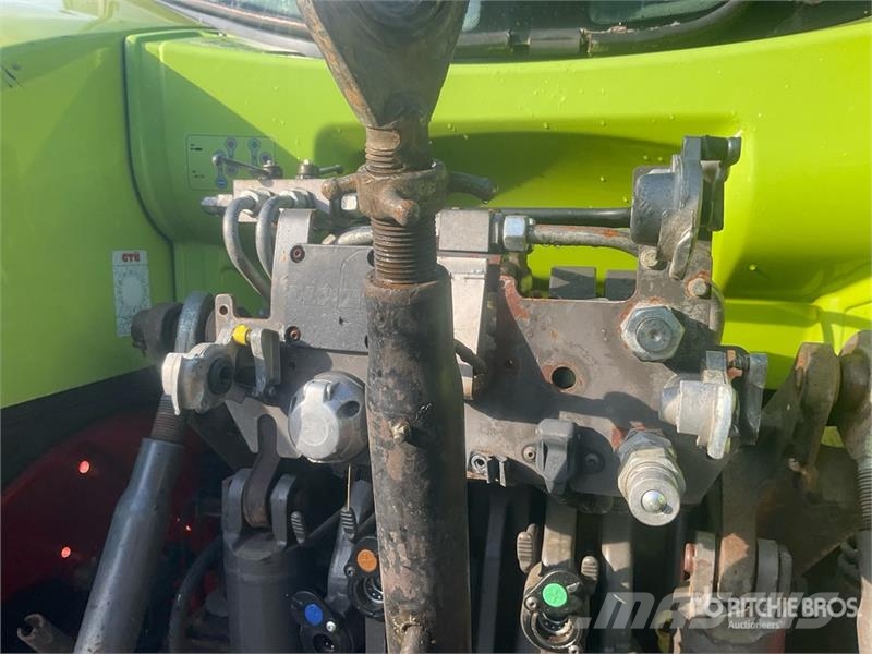 CLAAS Arion 640 4WD Tractor Traktori