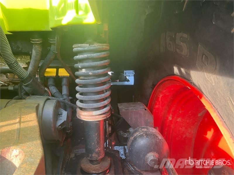 CLAAS Arion 640 4WD Tractor Traktori
